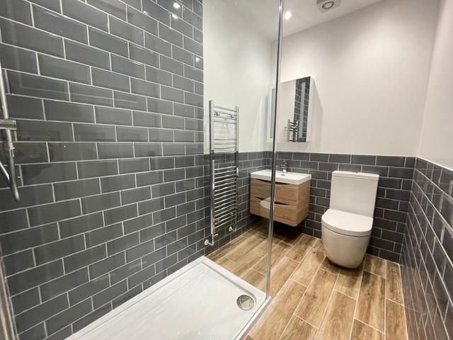 5 bed house — Aylesbury Road, Brynmill