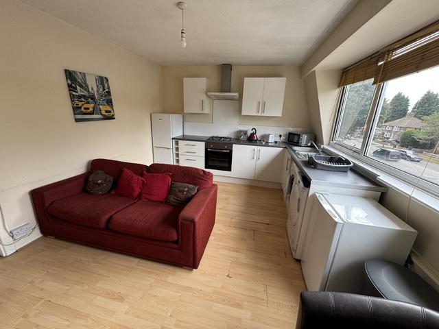 3 bed apartment — Serina Court, Beeston