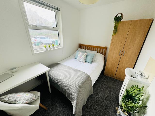 6 bed house — Rushlake Road, Coldean