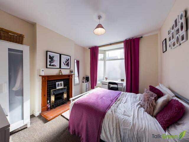5 bed house — Chestnut Grove, West Bridgford