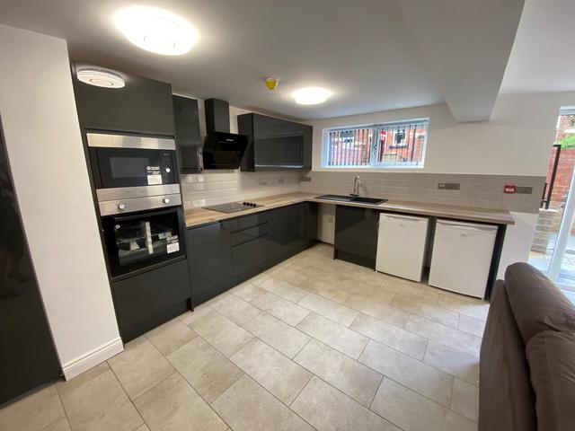 1 bed apartment — 18 Back Manor Terrace, Headingley