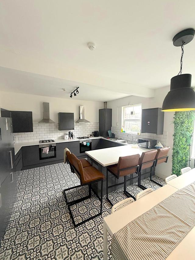10 bed house — Regent Park Terrace, Hyde Park
