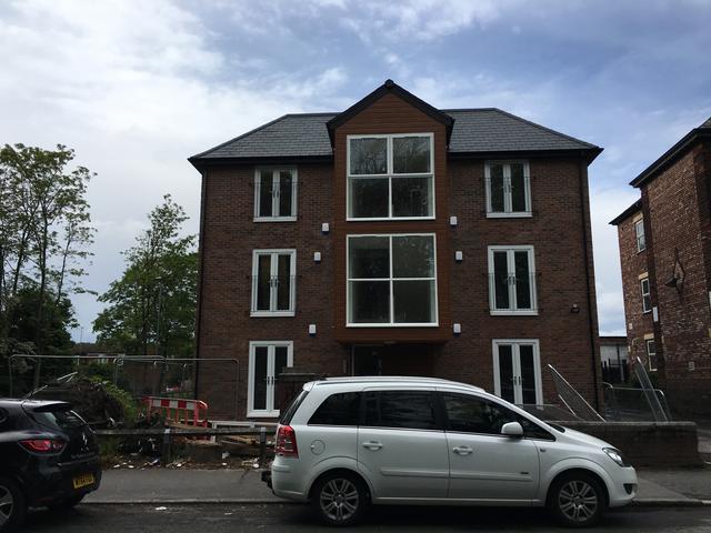 4 bed apartment — Platt Lane, Rusholme