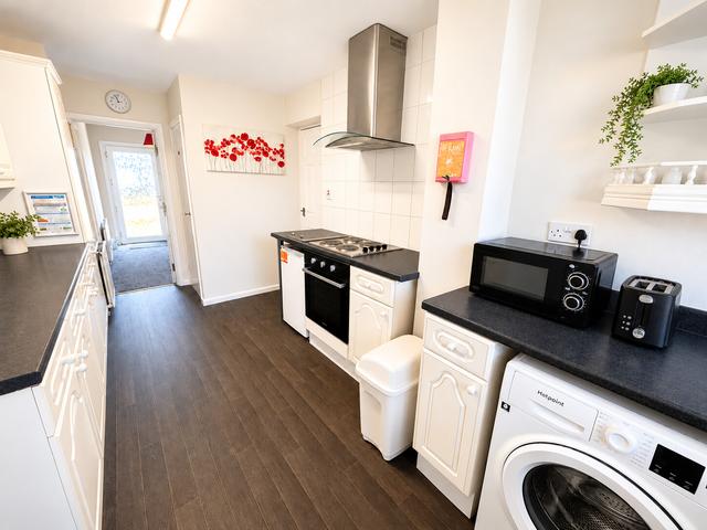 6 bed house — Eastfield Crescent, Hull Road