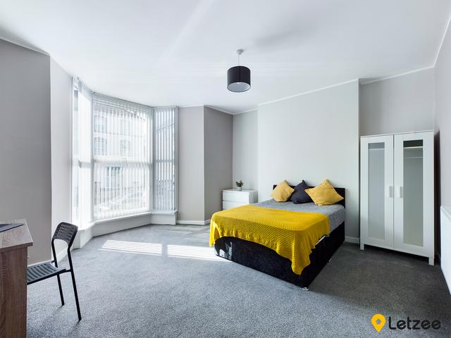 9 bed house — Bryn Road, Brynmill