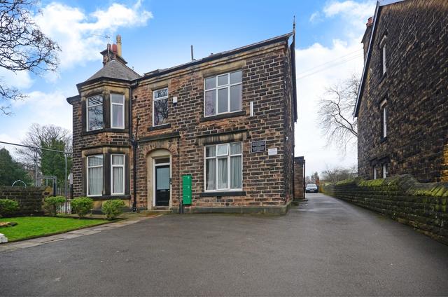 4 bed apartment — Collegiate Crescent, Broomhall