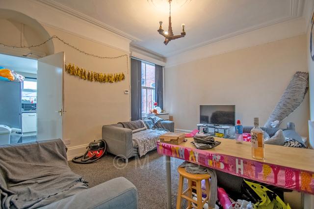 7 bed house — Regent Park Terrace, Hyde Park