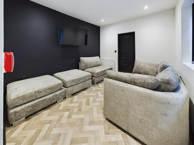7 bed house — Bryn Road, Brynmill