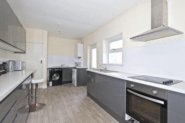 5 bed house — St. Leonards Gate, Town Centre