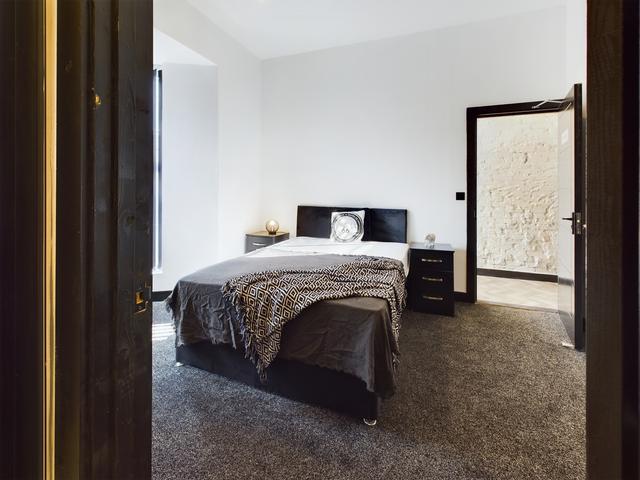 8 bed house — Mansel Street, City Centre