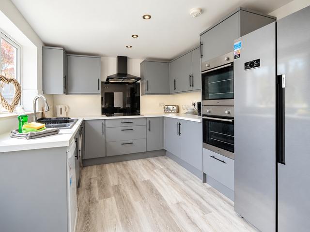 5 bed house — Harcourt Street, Heworth