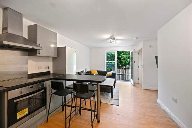 3 bed apartment — Broomhall Street, Broomhall