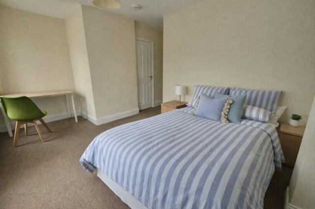 5 bed house — Ysgol Street, Port Tennant