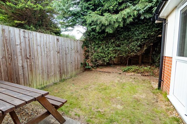 4 bed house — Richards Close, Ensbury Park
