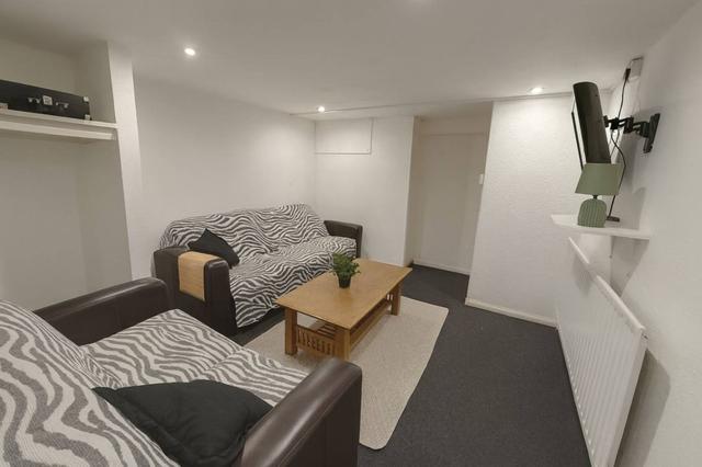 5 bed house — Duncombe Street, Crookesmoor