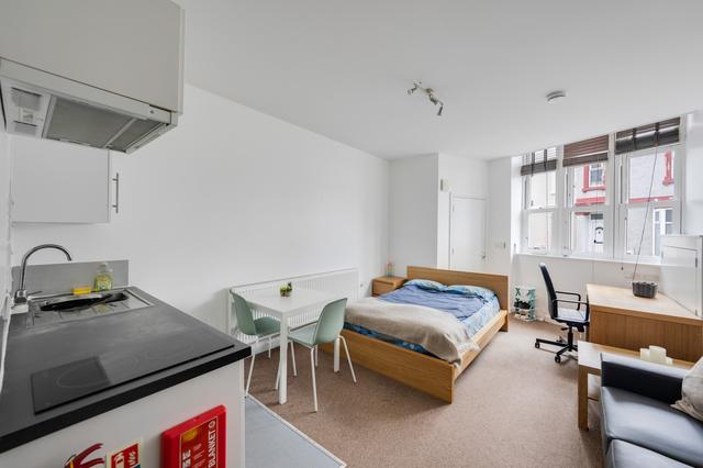 1 bed apartment — Furzehill Road, Mutley Plain