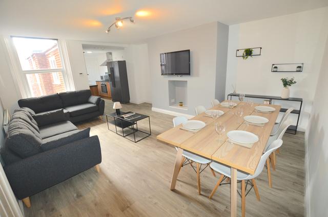 6 bed house — Bolingbroke Street, Sandyford