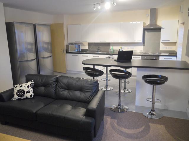 5 bed apartment — Tithebarn Street, City Centre