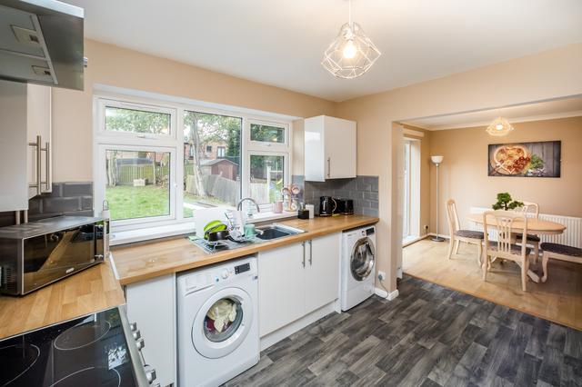 5 bed house — Springwood Hall Gardens, Springwood