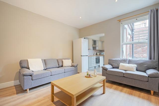 5 bed house — Sharrow Vale Road, Sharrow
