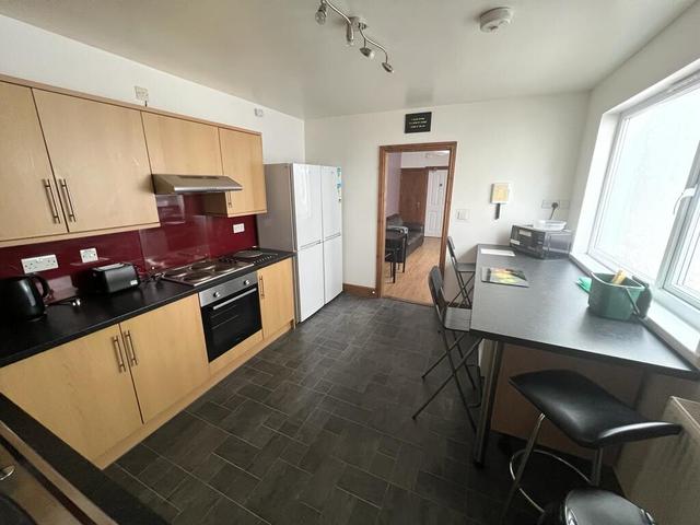 5 bed house — Glanbrydan Avenue, Uplands