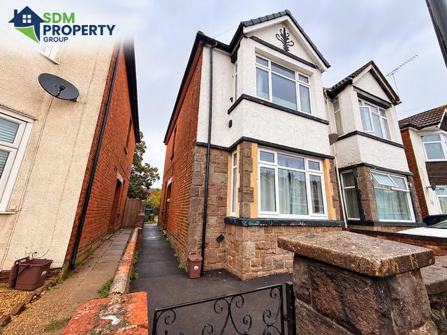2 bed house — Wilton Avenue, The Polygon