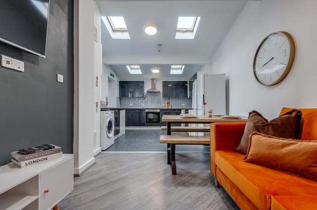 6 bed house — Barrington Road, Wavertree