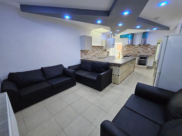 8 bed house — Alton Road, Selly Oak
