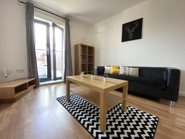 1 bed apartment — Bedford Street South, City Centre