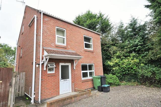 6 bed house — Giles Avenue, Hull Road