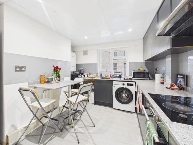 3 bed house — Selsfield Drive, Lewes Road