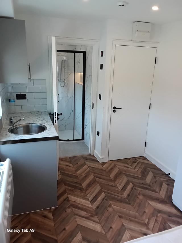 6 bed house — Moorhall Road, Uxbridge