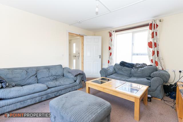 5 bed house — Nuttall Way, Kensington