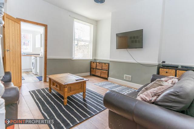 4 bed house — Gwenfron Street, Kensington