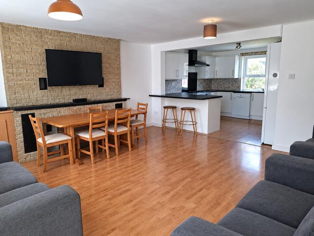 7 bed house — Eltham Rise, Woodhouse