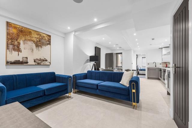 6 bed house — Argyle Street, Sandfields