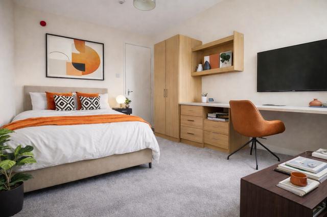 4 bed apartment — Denison Street, Radford