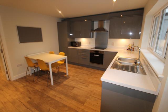 4 bed house — Leaper Street, City Centre