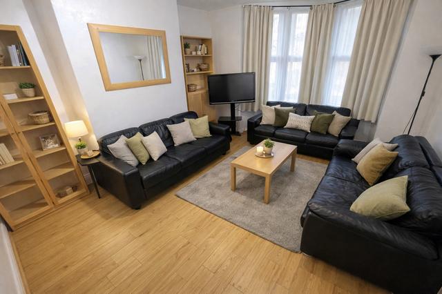 7 bed house — Ebberston Terrace, Hyde Park