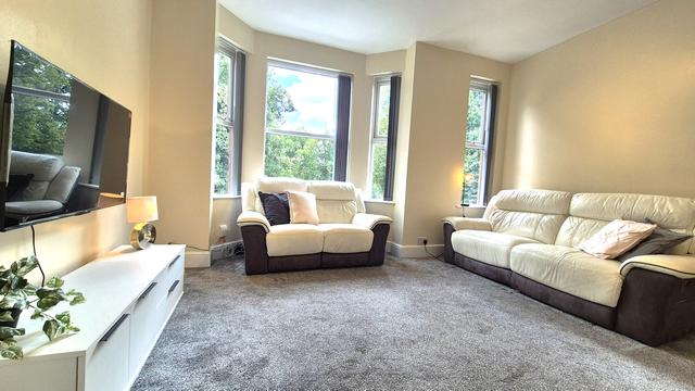 5 bed house — Platt Lane, Rusholme