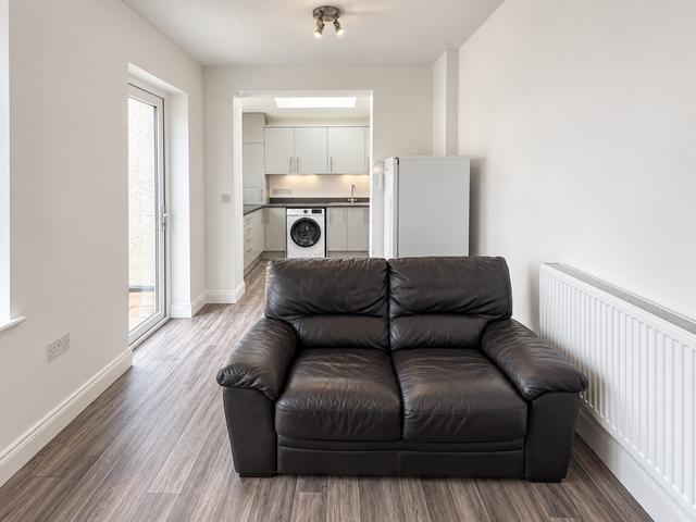 5 bed house — Hawthorne Avenue, Uplands