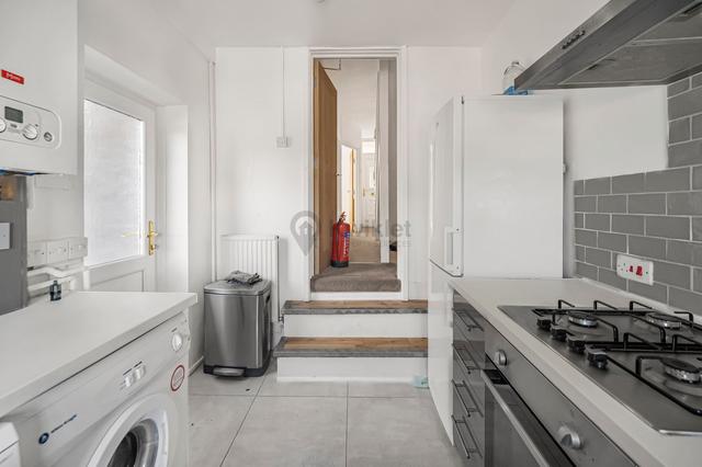 4 bed house — St. Michaels Avenue, Treforest