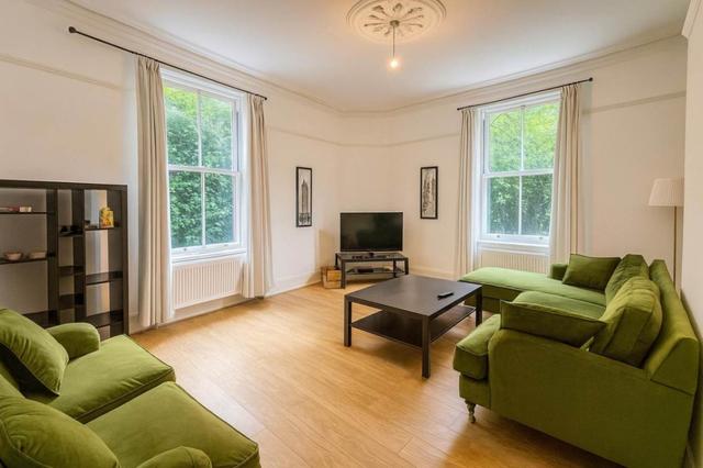 4 bed house — Broomspring Lane, Broomhall
