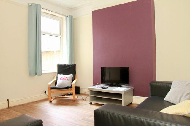 4 bed house — Harrow Road, Westcotes