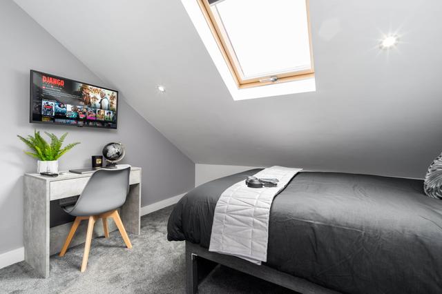5 bed house — St. Margaret Road, Stoke