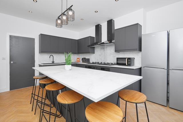 8 bed house — Sherwin Street, Darley