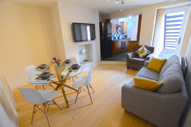 3 bed apartment — Dinsdale Road, Sandyford