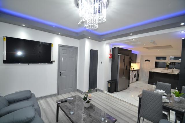 6 bed house — Denison Road, Victoria Park