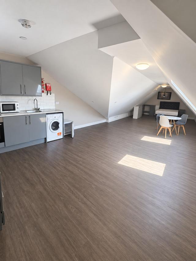 1 bed apartment — King Edward's Road, Brynmill