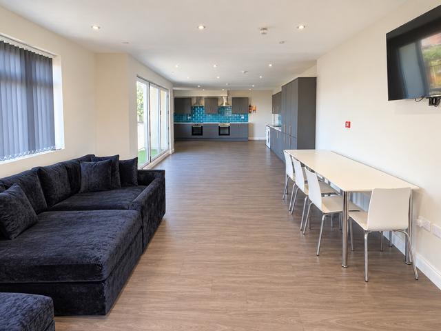 10 bed apartment — King Edward's Road, Brynmill